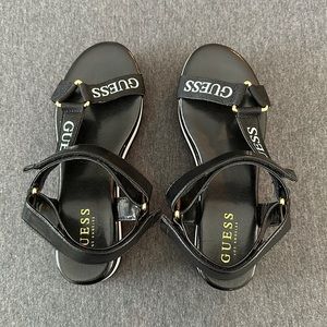 GUESS Women’s Avon Platform Strap-on Wedge Sandals. Black/White. Size 6.